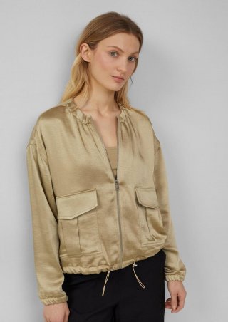 s.Oliver Satin-Blouson mit aufgesetzten Taschen und elastischem Saum - hellbraun s.Oliver Satin-Blouson mit aufgesetzten Taschen und elastischem Saum - hellbraun