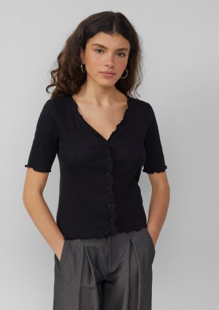 s.Oliver Rippshirt mit Babylock-Kanten und Knopf-Detail - schwarz s.Oliver Rippshirt mit Babylock-Kanten und Knopf-Detail - schwarz