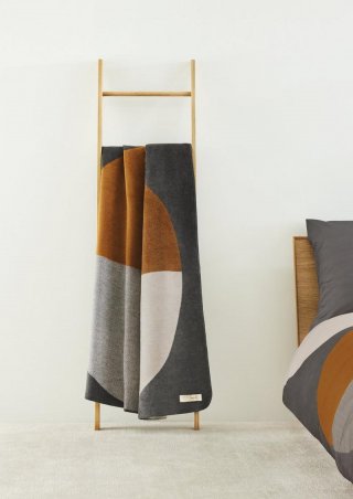 s.Oliver Jacquard-Decke mit Kreis-Motiv - dunkelgrau s.Oliver Jacquard-Decke mit Kreis-Motiv - dunkelgrau