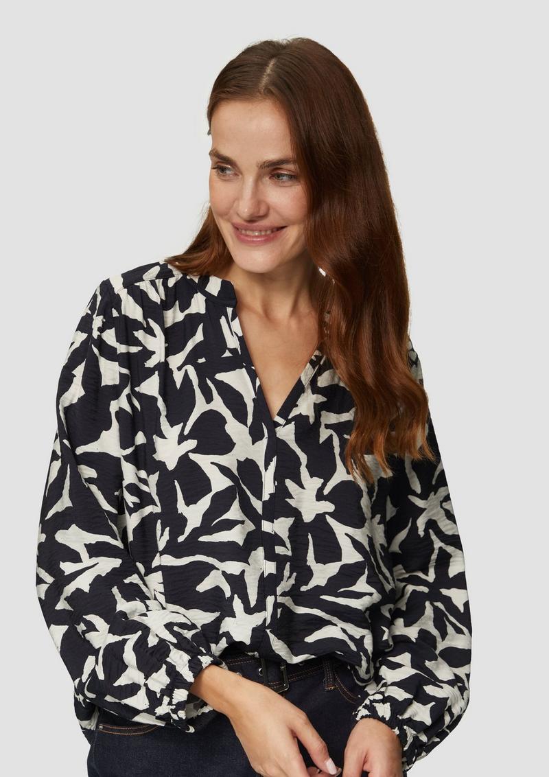 s.Oliver Strukturierte Viskose-Bluse mit All-over-Print - navy