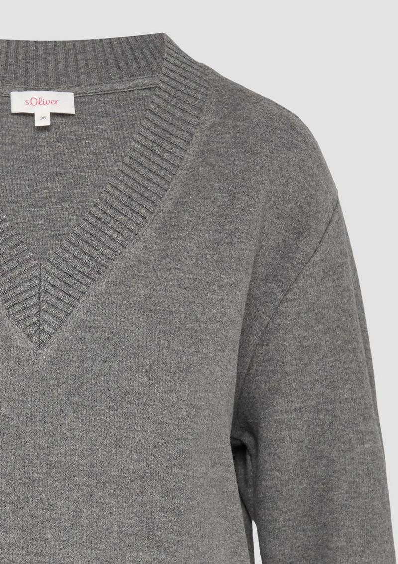 s.Oliver Weiches Sweatshirt mit V-Ausschnitt - graphit