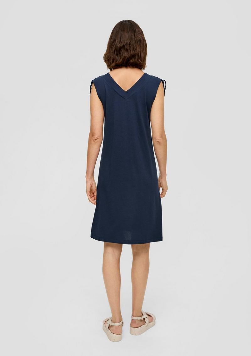 s.Oliver Kleid mit V-Ausschnitt und Binde-Detail - tiefblau