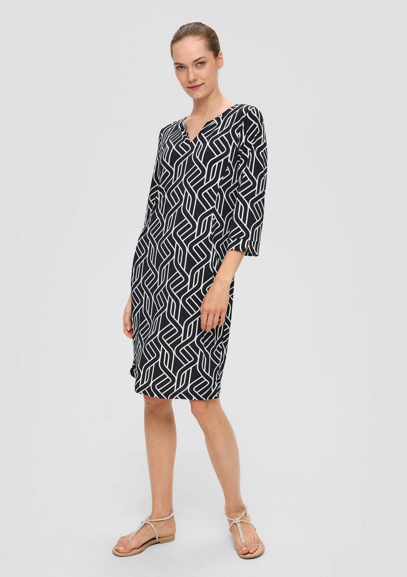 s.Oliver Kurzes Jerseykleid mit grafischem Muster - navy