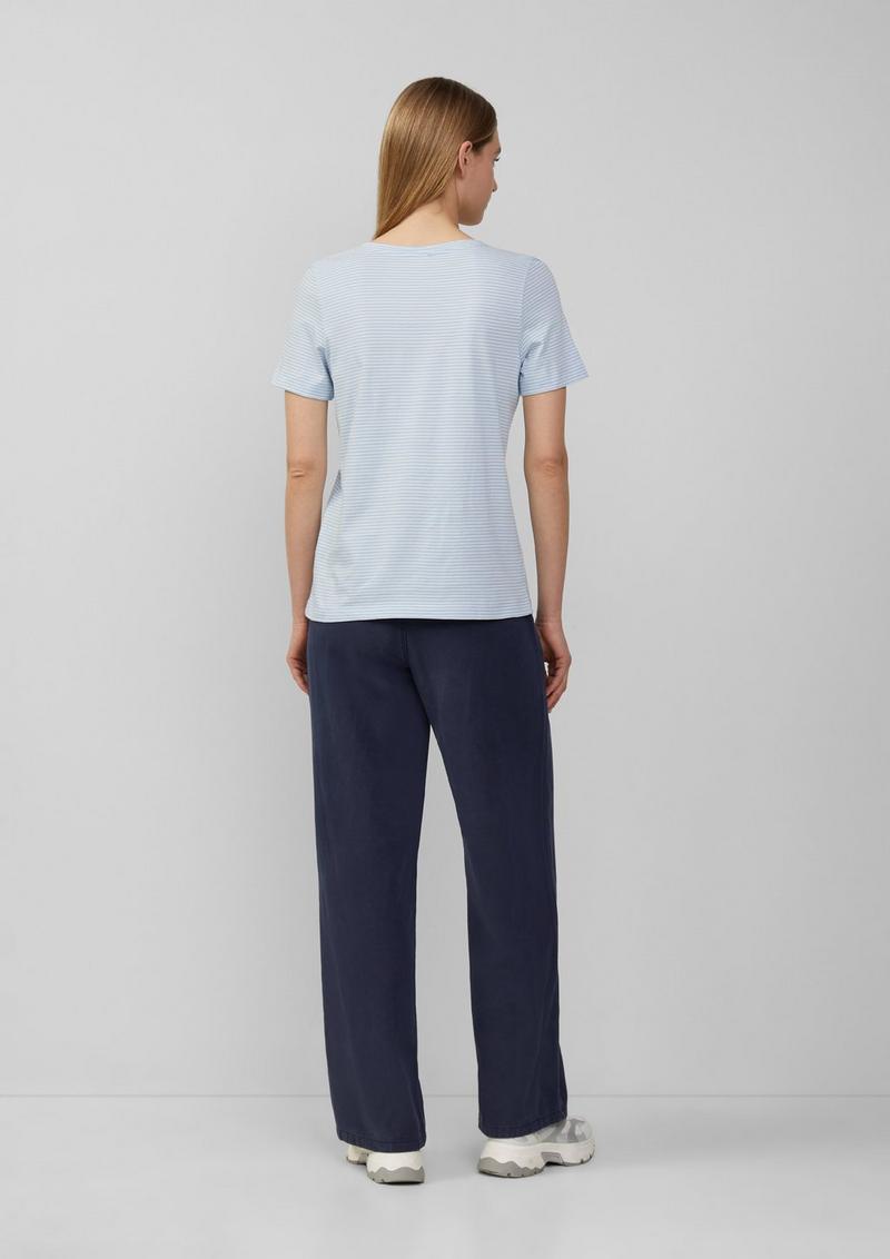 s.Oliver T-Shirt mit V-Ausschnitt und Print-Detail - hellblau
