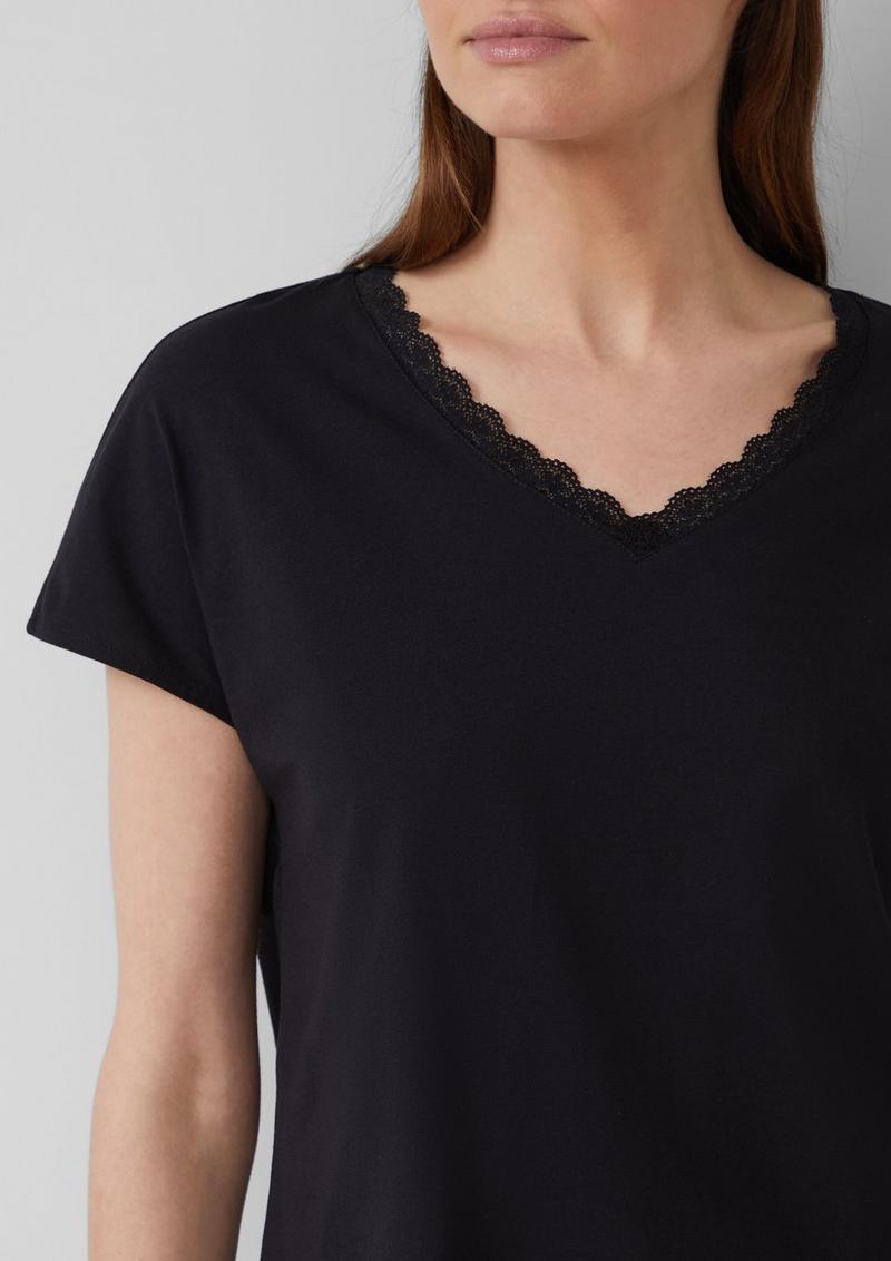 s.Oliver T-Shirt mit Spitze aus Modalmix - schwarz