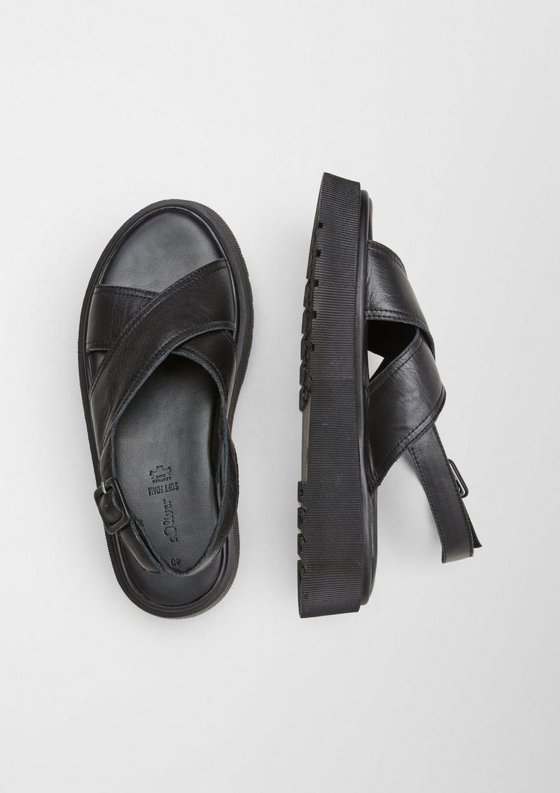 s.Oliver Sandalen aus Echtleder - schwarz