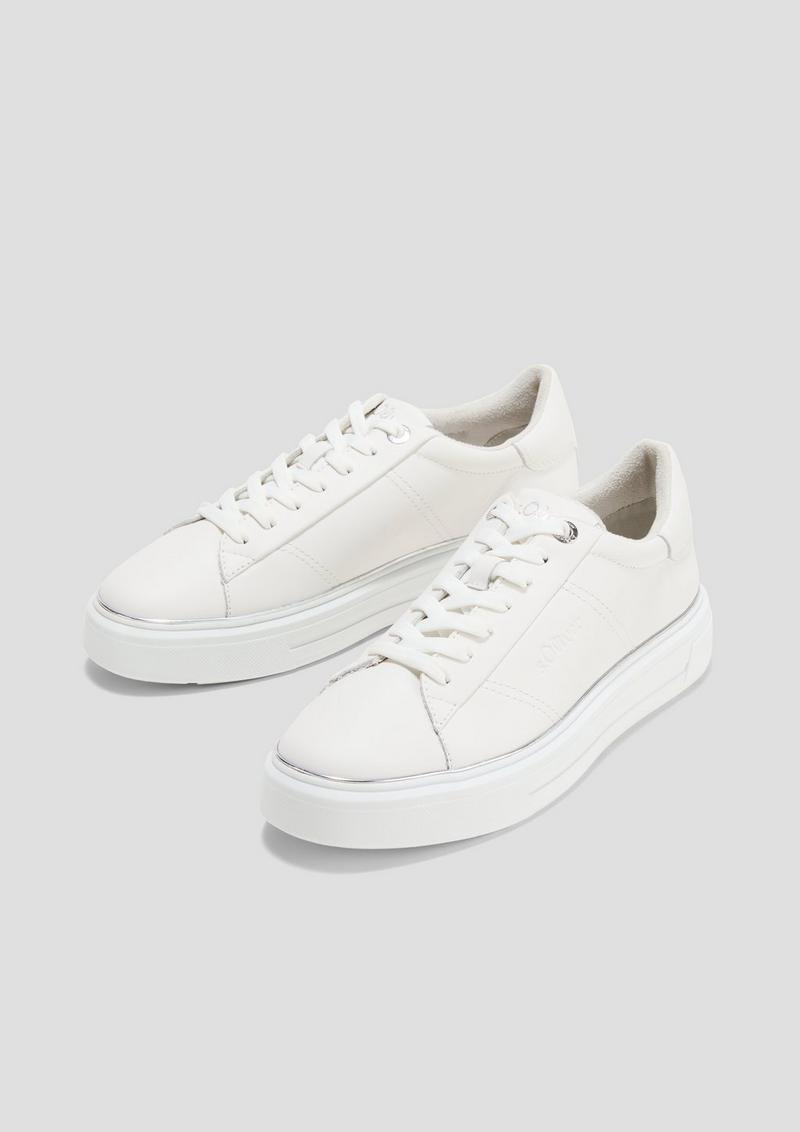 s.Oliver Cleane Sneaker mit Wildleder - weiß