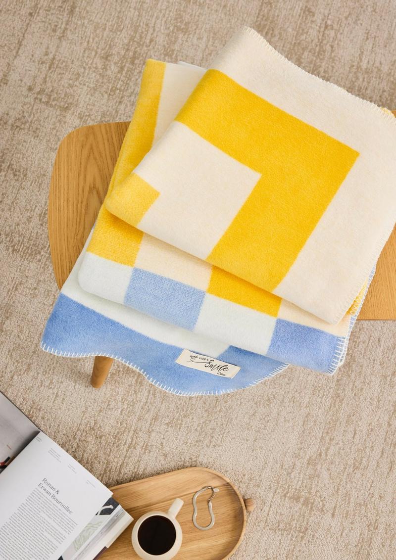 s.Oliver Gemusterte Decke aus Jacquard - beige