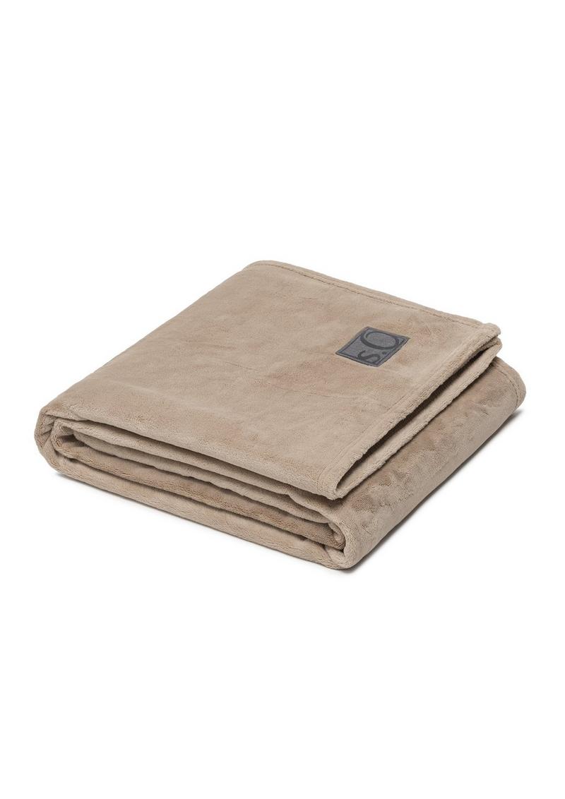 s.Oliver Weiche Decke mit Logo-Detail - beige