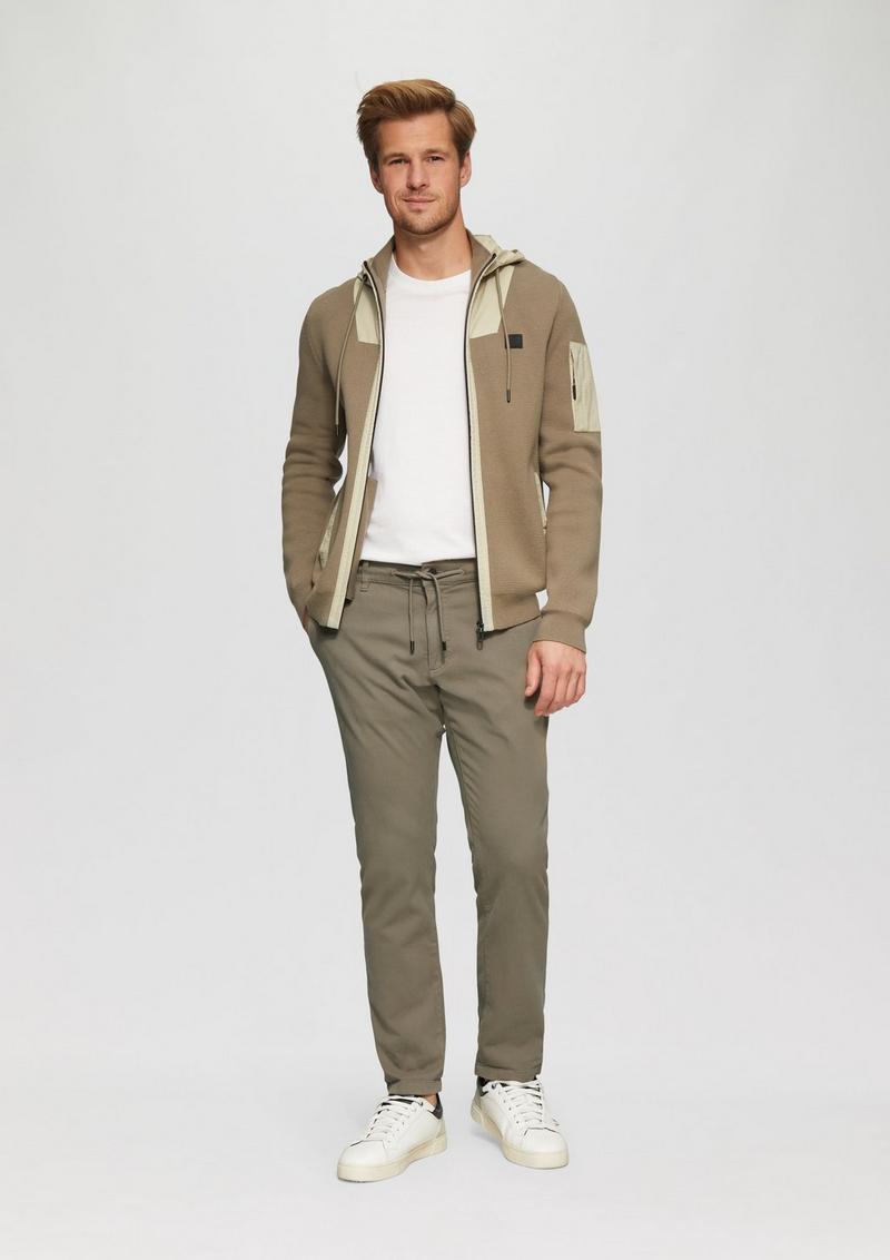 s.Oliver Regular: Chino-Jogger mit elastischem Bund - olivgrün