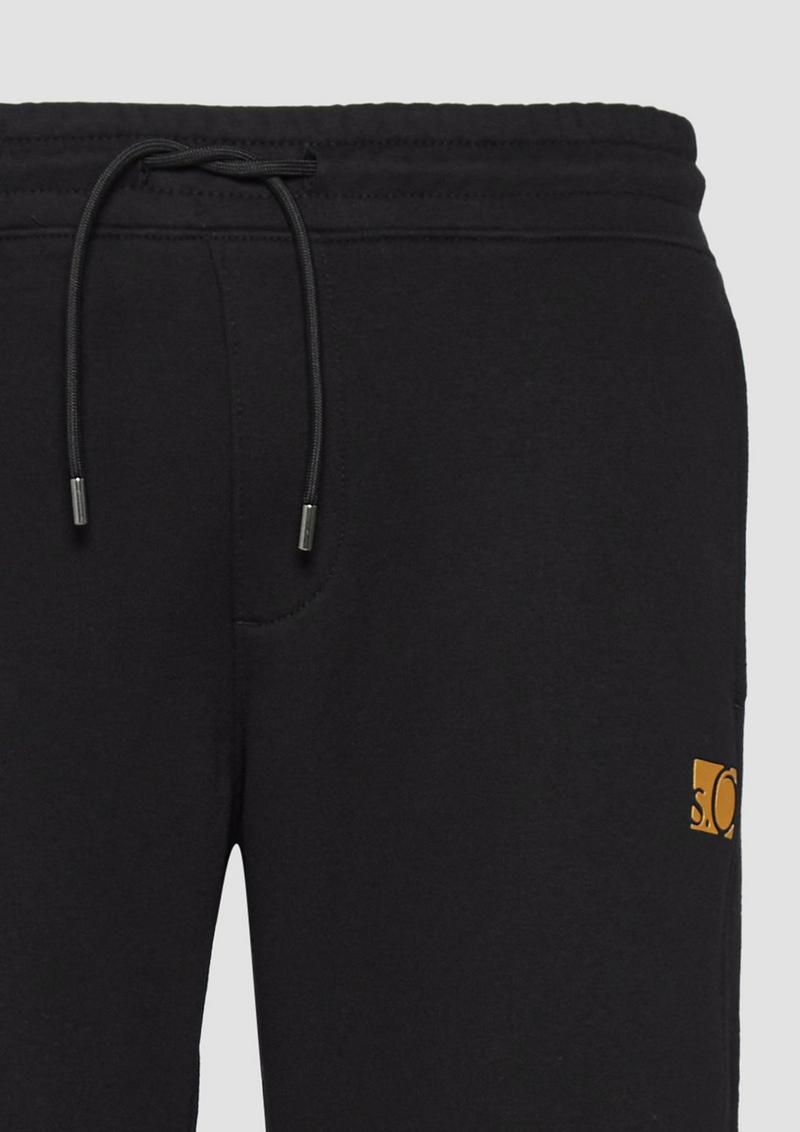 s.Oliver Phoenix: Hose mit Gold- oder Silber-Print - schwarz