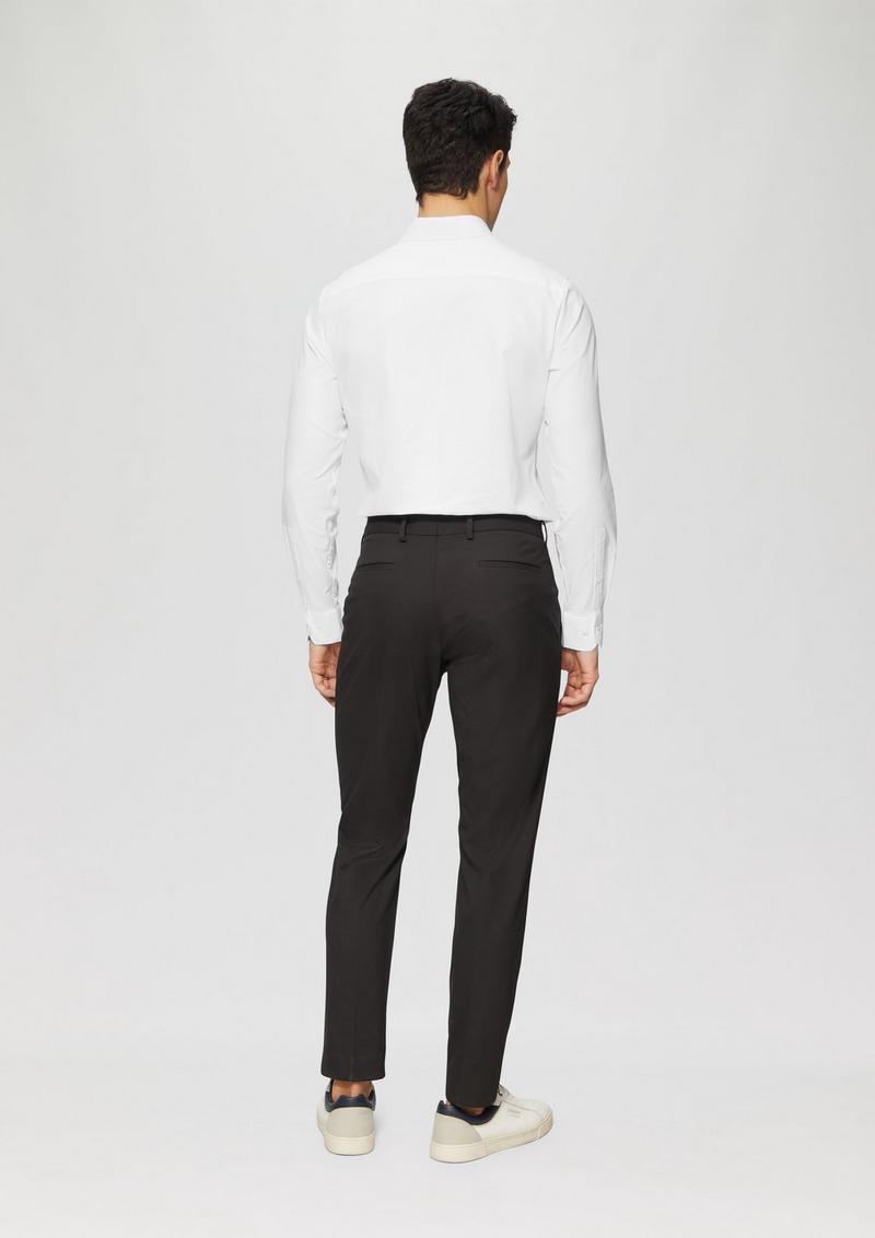 s.Oliver Tailored Fit: Elastisches Baumwollhemd mit Strukturmuster - weiß