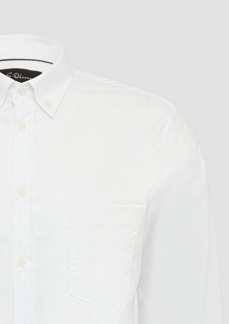 s.Oliver Tailored Fit: Elastisches Baumwollhemd mit Strukturmuster - weiß