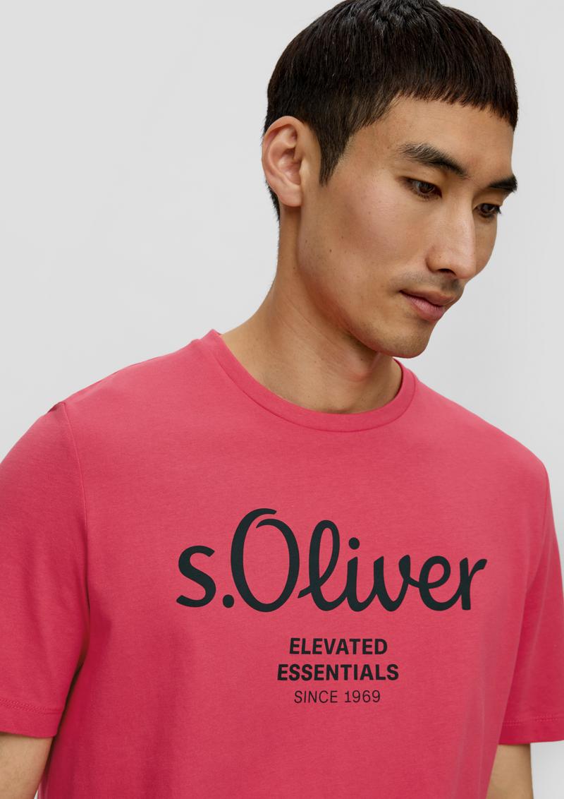 s.Oliver T-Shirt aus Baumwolle mit Label-Print - himbeere