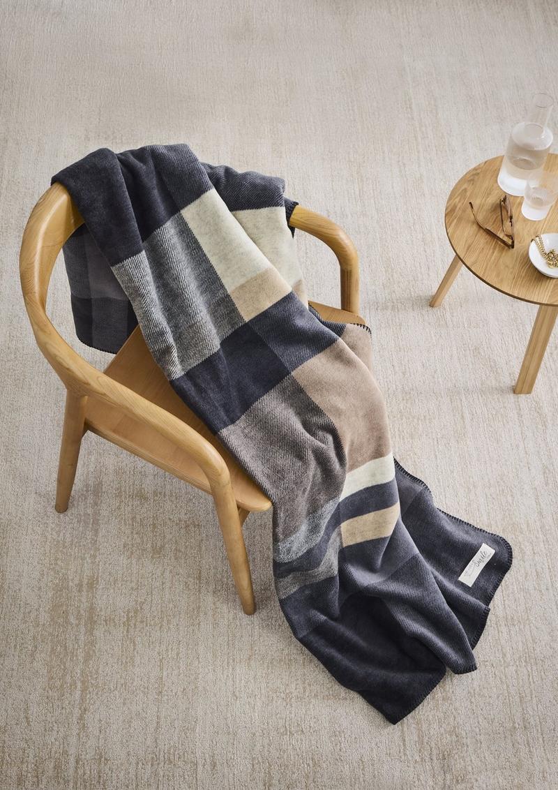 s.Oliver Weiche Decke aus Jacquard - braun