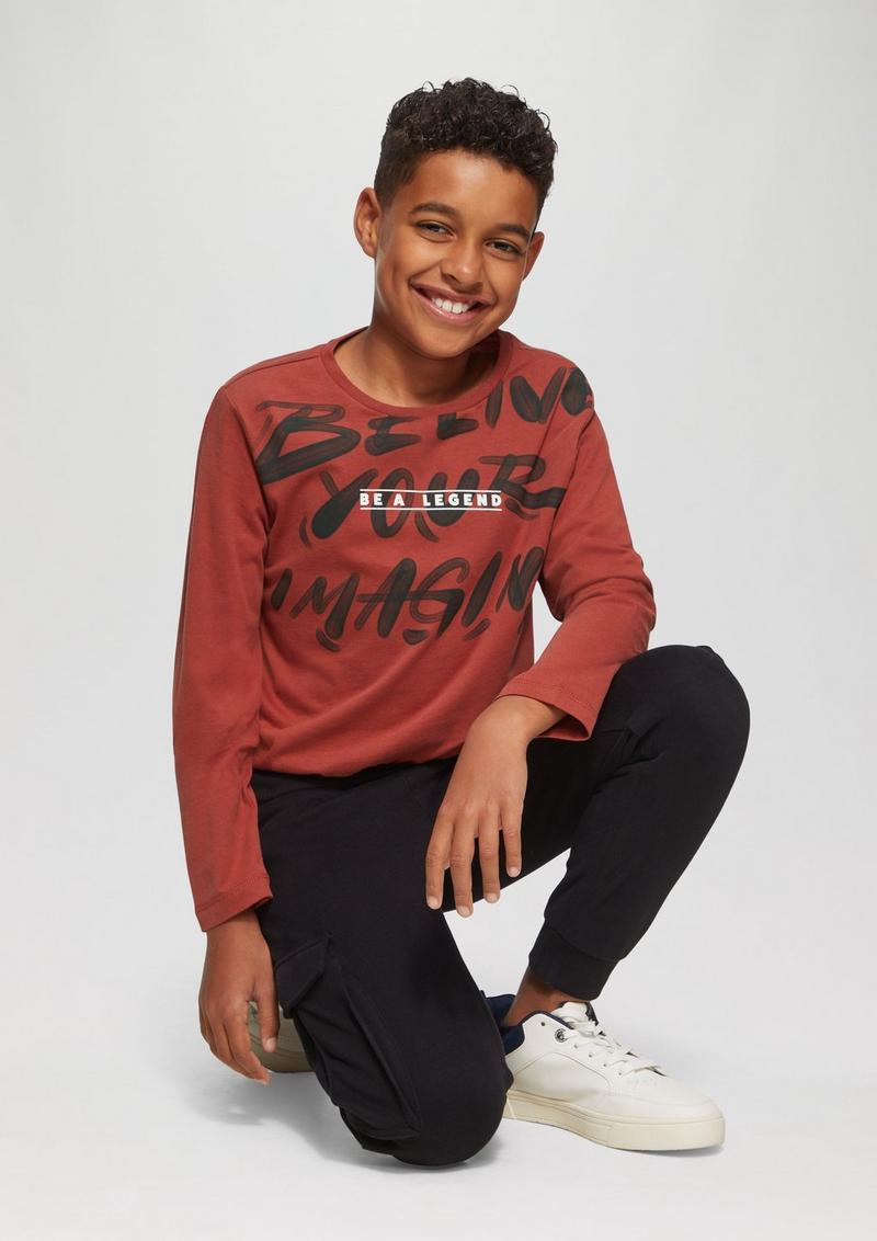 s.Oliver Longsleeve mit modischem Frontprint - rubinrot