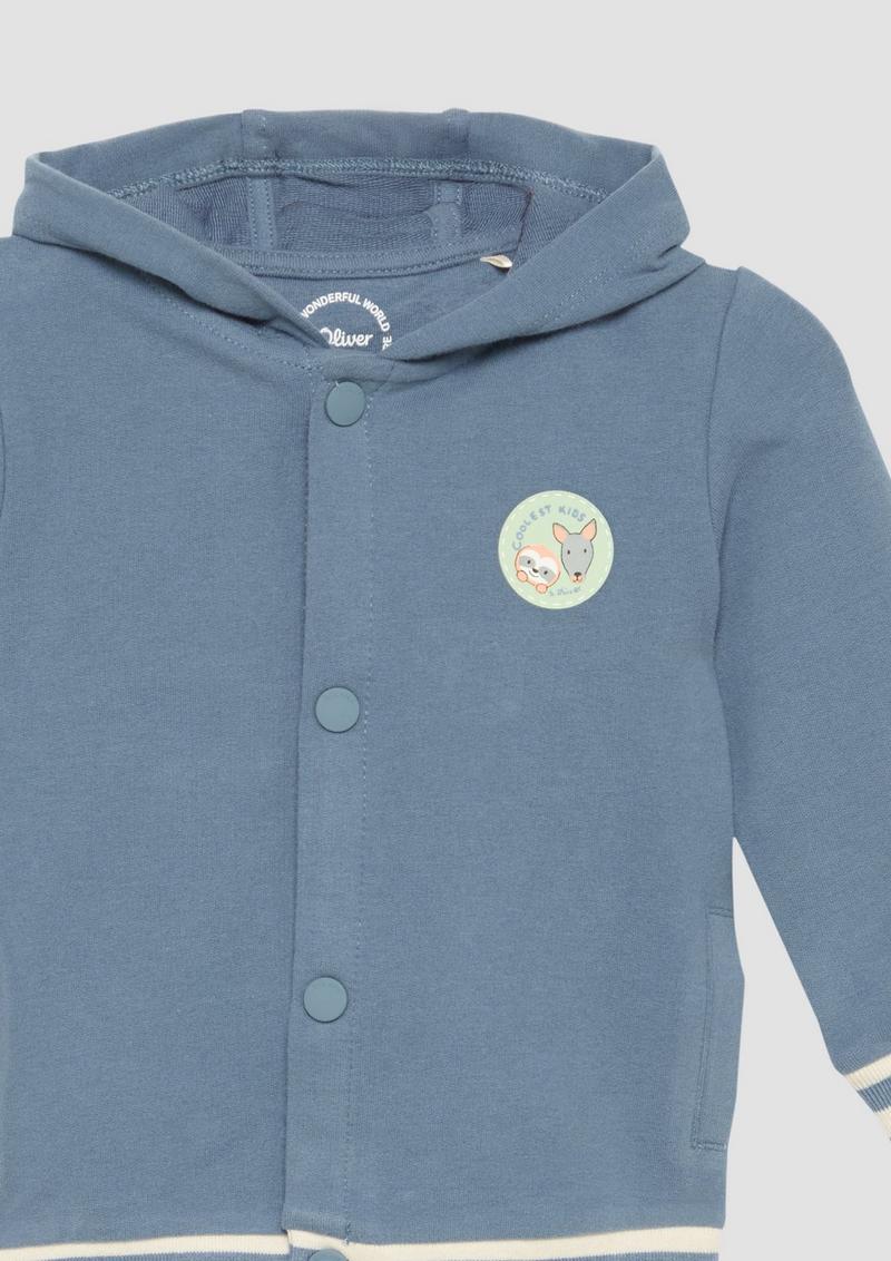 s.Oliver Kapuzen-Sweatjacke aus Baumwollstretch mit gestreiften Rippbündchen - blassblau
